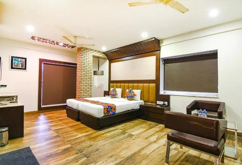 Executive Kolmen Hengen Huone, Fabhotel Prime Ivory Inn Park Circus