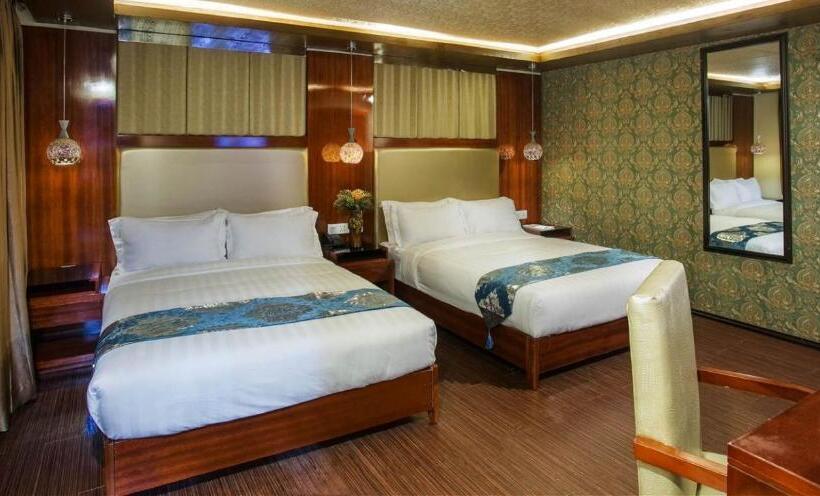 اتاق خانوادگی, Noorjahan Grand