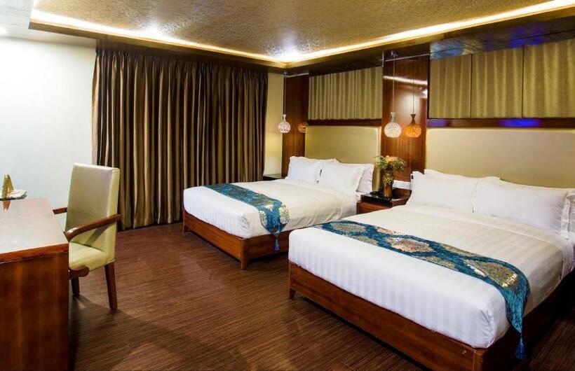 اتاق خانوادگی, Noorjahan Grand