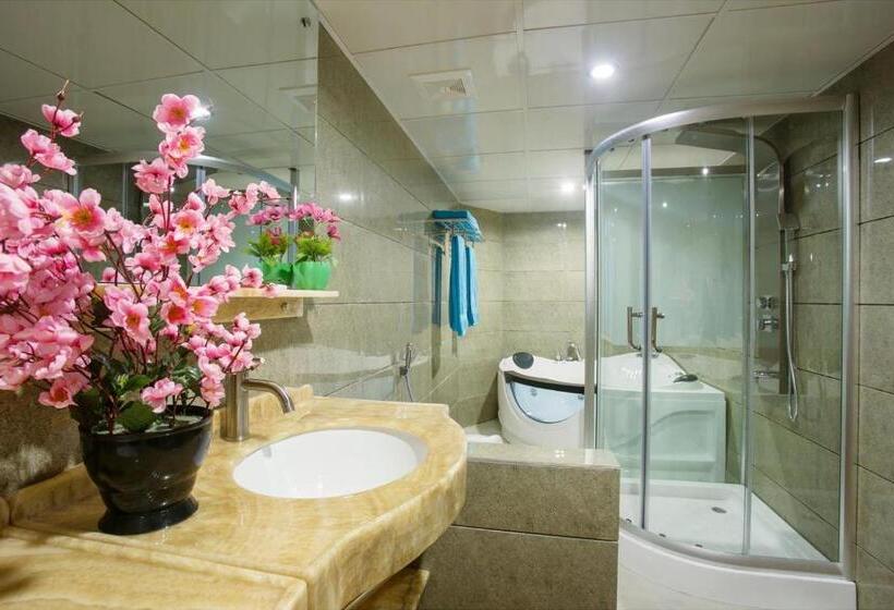 سوئیت با تخت بزرگ, Noorjahan Grand