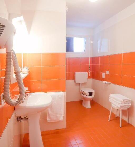 Familienzimmer, Parigi