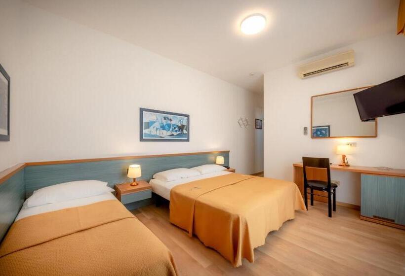 Familienzimmer, Meerblick, Parigi