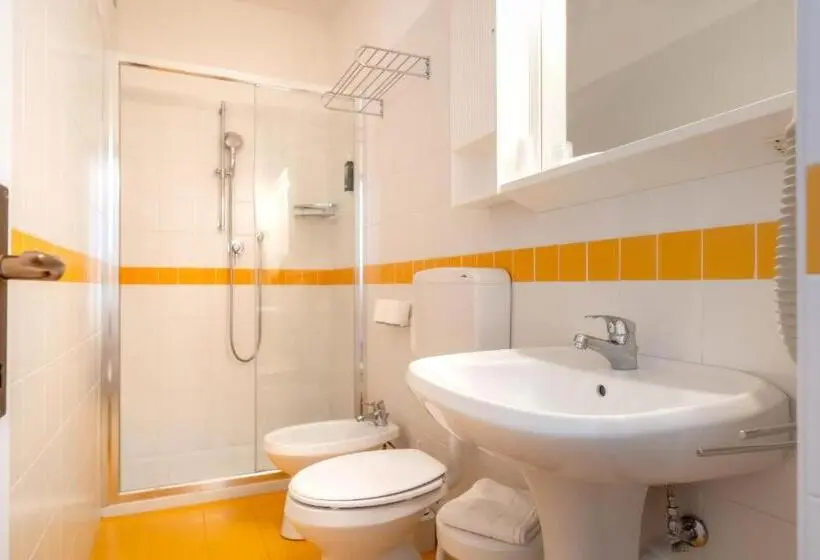 Standard Triple Room with Terrace, Parigi