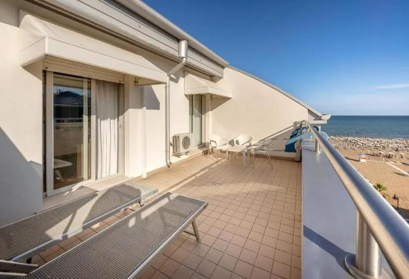 Standard Triple Room with Terrace, Parigi