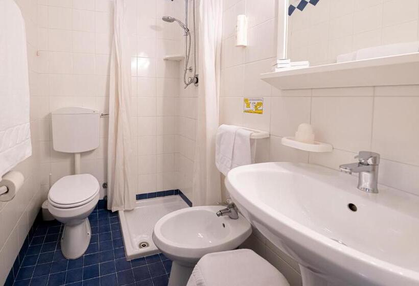 3-Bett-Standardzimmer, Parigi