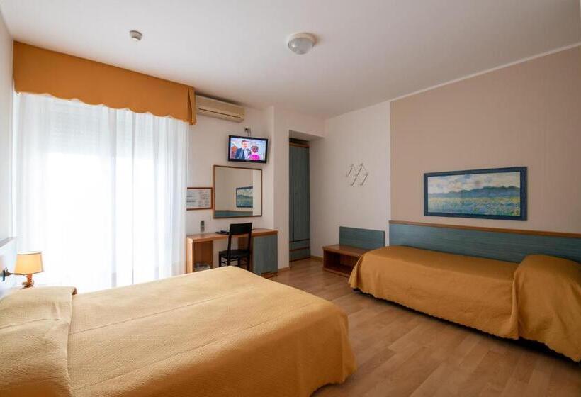 3-Bett-Standardzimmer, Parigi