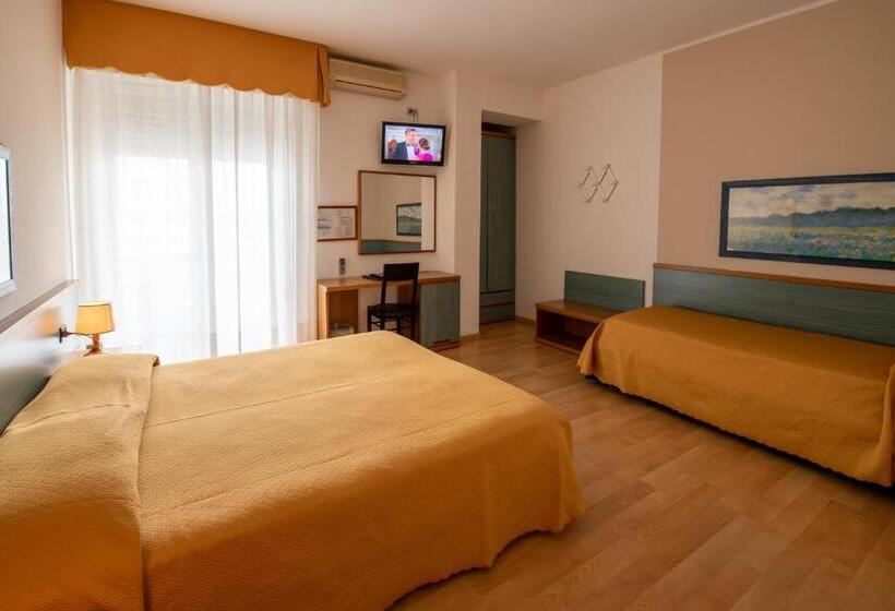 3-Bett-Standardzimmer, Parigi