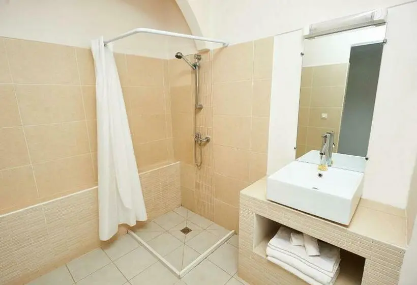 اتاق استاندارد با چشم‌انداز دریاچه, Riviera Garden