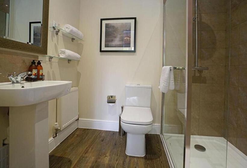 غرفة قياسية سرير كينج, The Greyhound Inn