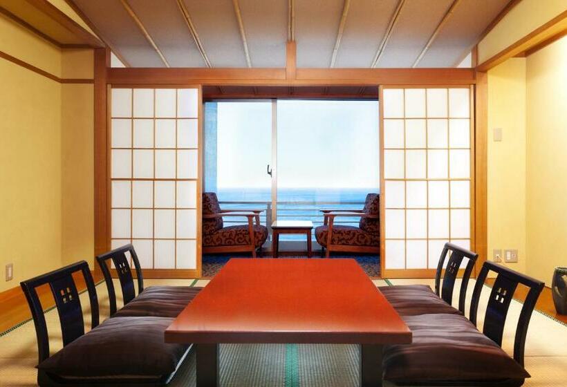 غرفة قياسية مطلّة علي البحر, Kissho Caren