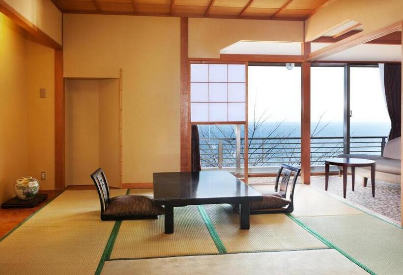 جناح مطلّ علي البحر, Kissho Caren