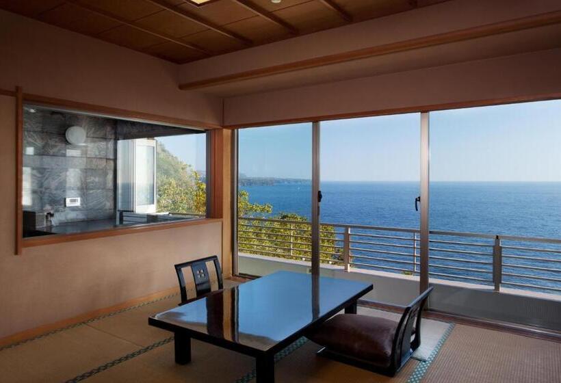 غرفة قياسية مطلّة علي البحر, Kissho Caren