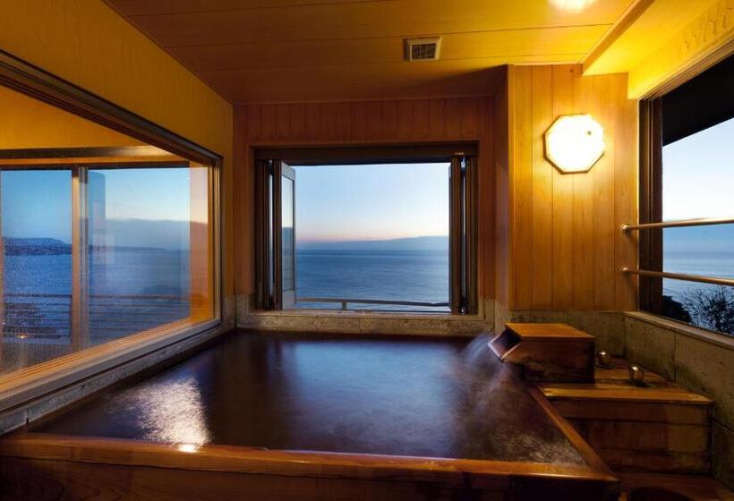 غرفة قياسية مطلّة علي البحر, Kissho Caren