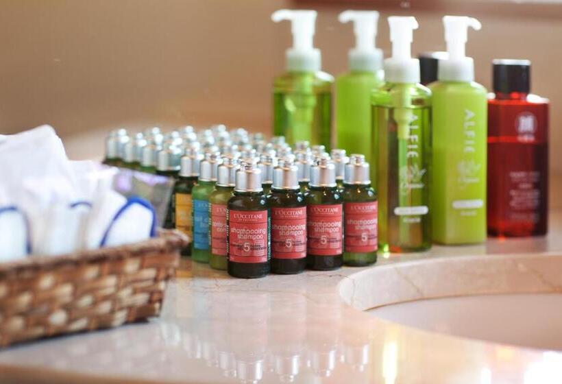 غرفة قياسية مطلّة علي البحر, Kissho Caren