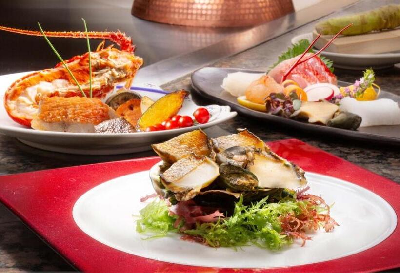 غرفة قياسية مطلّة علي البحر, Kissho Caren