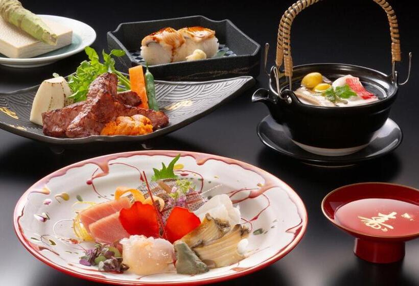 غرفة قياسية مطلّة علي البحر, Kissho Caren