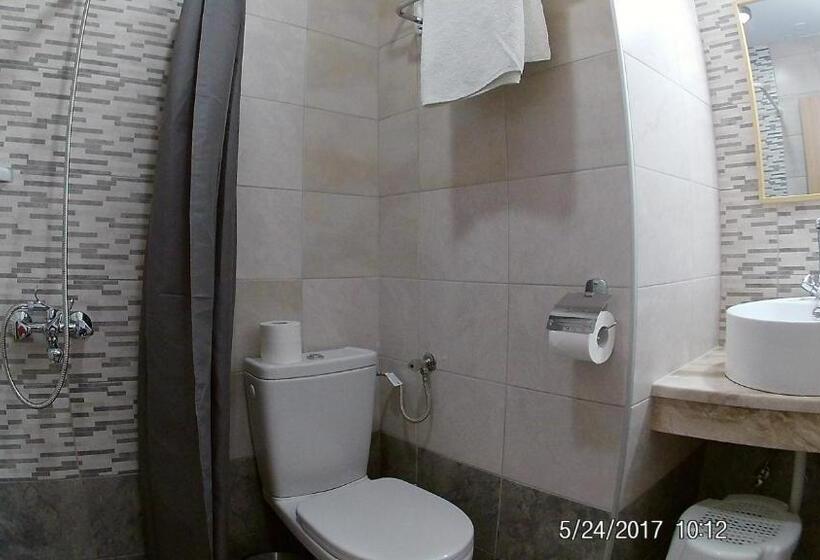 标准间, Angeliki Beach