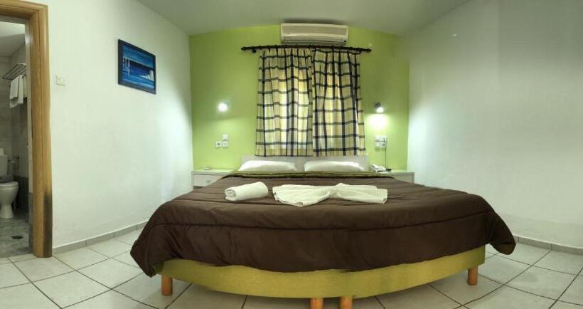 标准平房, Angeliki Beach