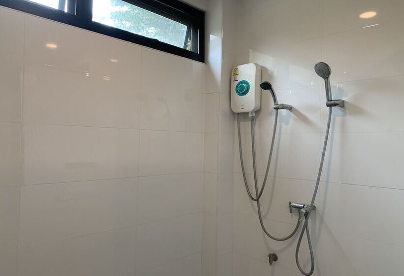 豪华三人间, Busaya Resort & Cuisine