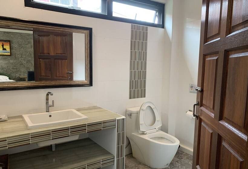 豪华三人间, Busaya Resort & Cuisine