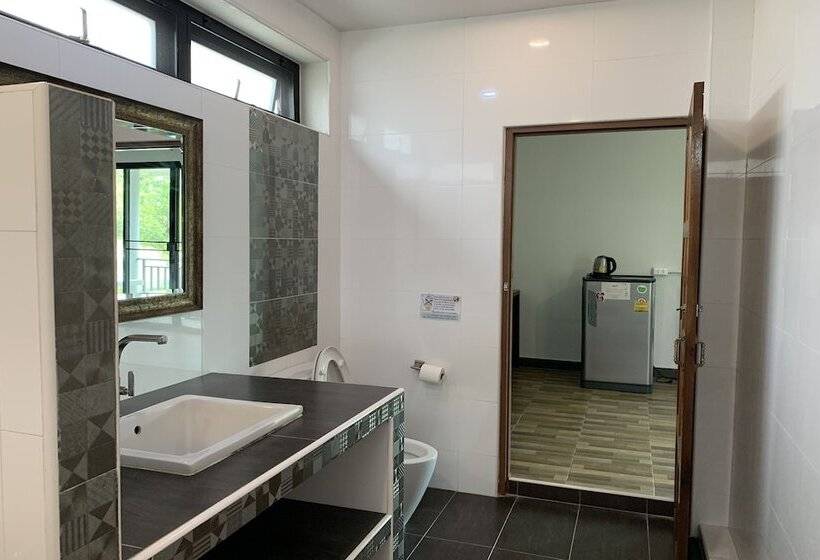 家庭间, Busaya Resort & Cuisine