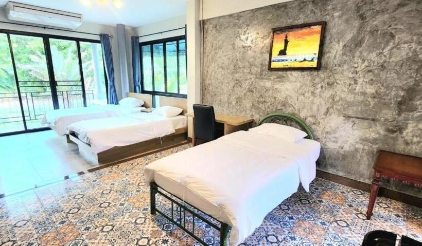 디럭스 트리플 룸, Busaya Resort & Cuisine