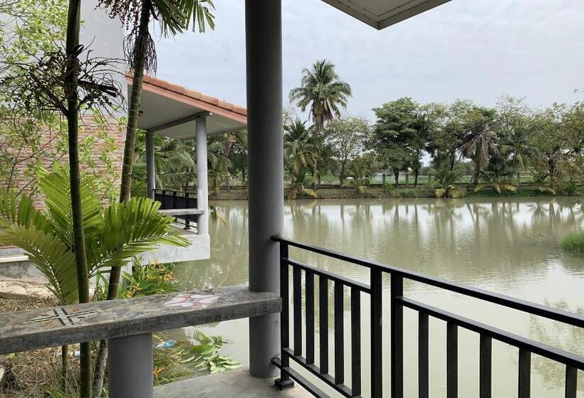 家庭间, Busaya Resort & Cuisine