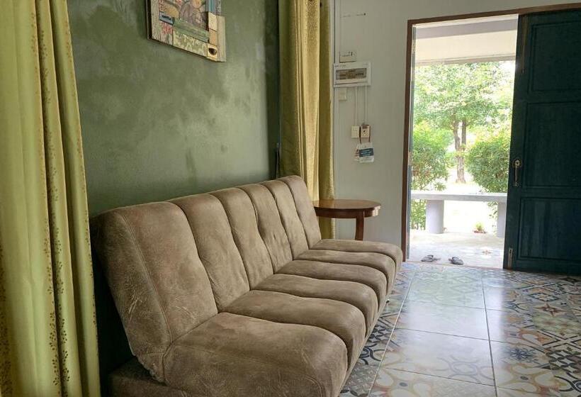 家庭间, Busaya Resort & Cuisine