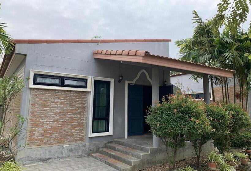 家庭间, Busaya Resort & Cuisine