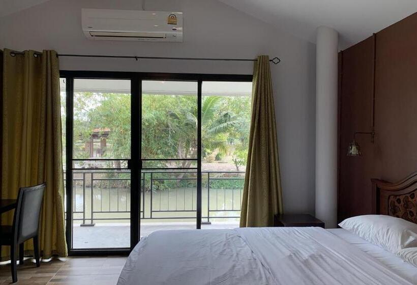 家庭间, Busaya Resort & Cuisine