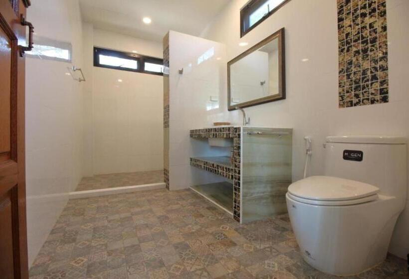 带大床的豪华间, Busaya Resort & Cuisine