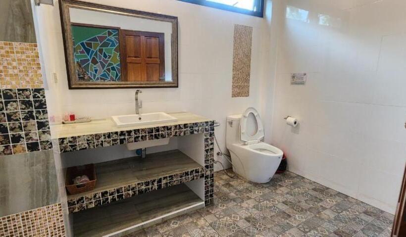 带大床的豪华间, Busaya Resort & Cuisine