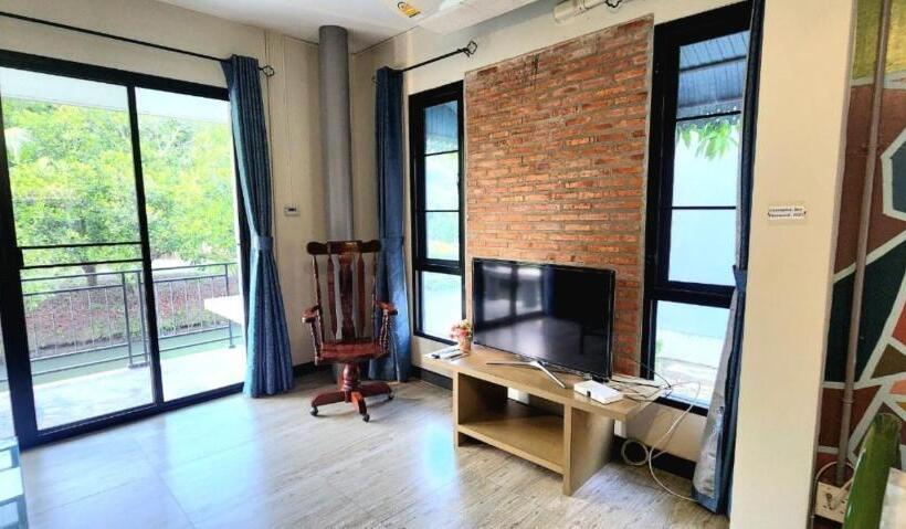 豪华三人间, Busaya Resort & Cuisine