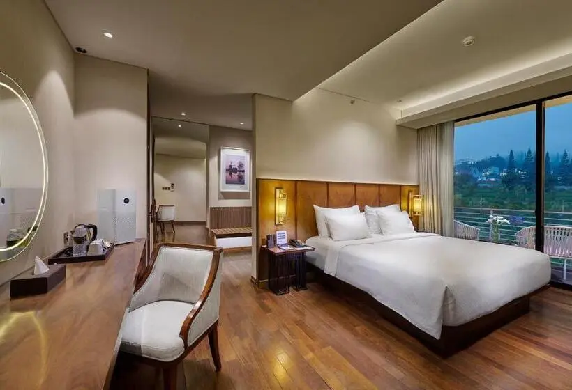 プレミアムルーム, Golden Tulip Holland Resort Batu