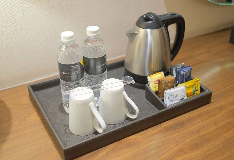 Номер Deluxe, Golden Tulip Holland Resort Batu