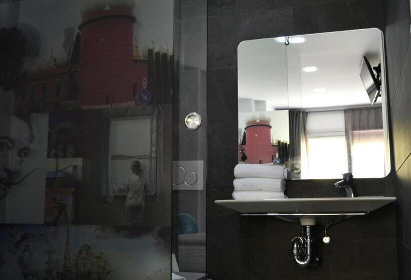 豪华三人间, Bed&breakfast 10 Girona