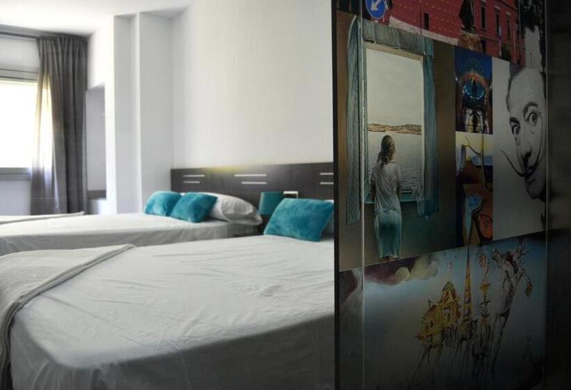 豪华三人间, Bed&breakfast 10 Girona