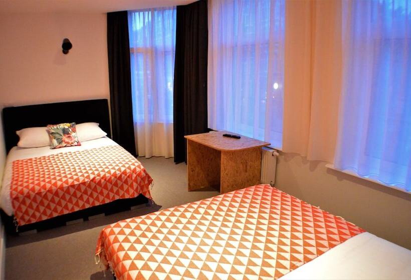 Economy Quadruple Room, Heye 130