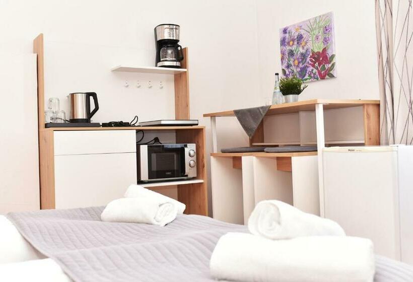 Quarto Triplo Standart, La Stella