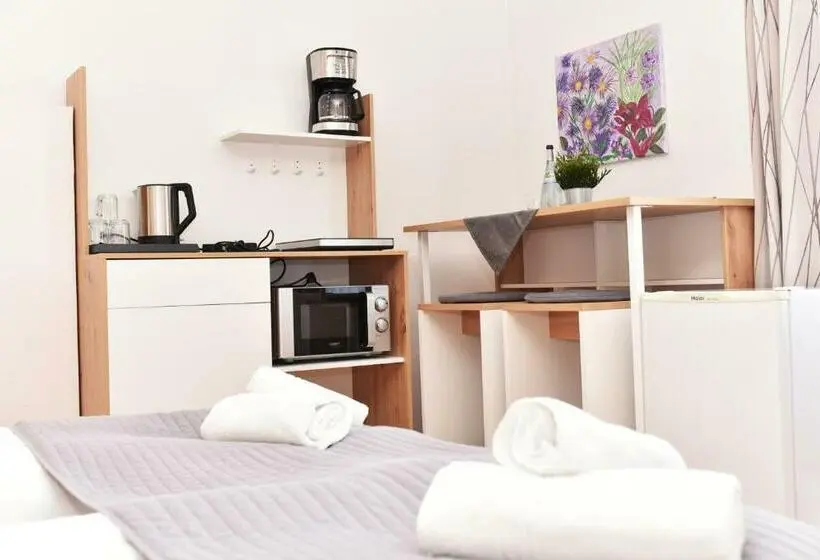 Standard Kolmen Hengen Huone, La Stella