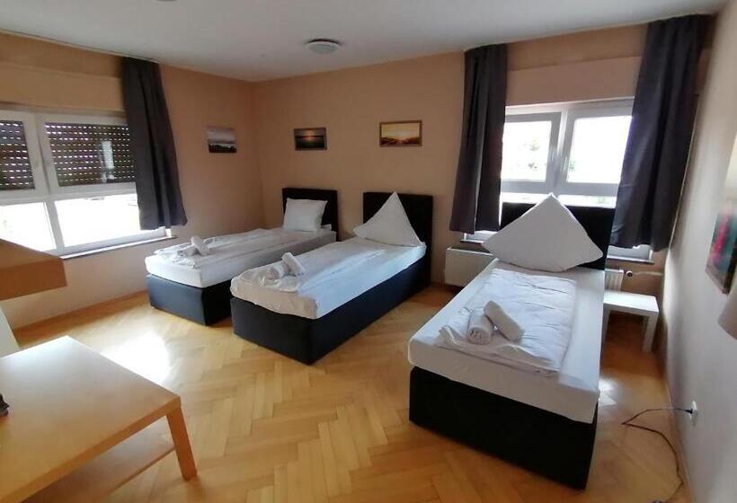 Quarto Triplo Standart, La Stella