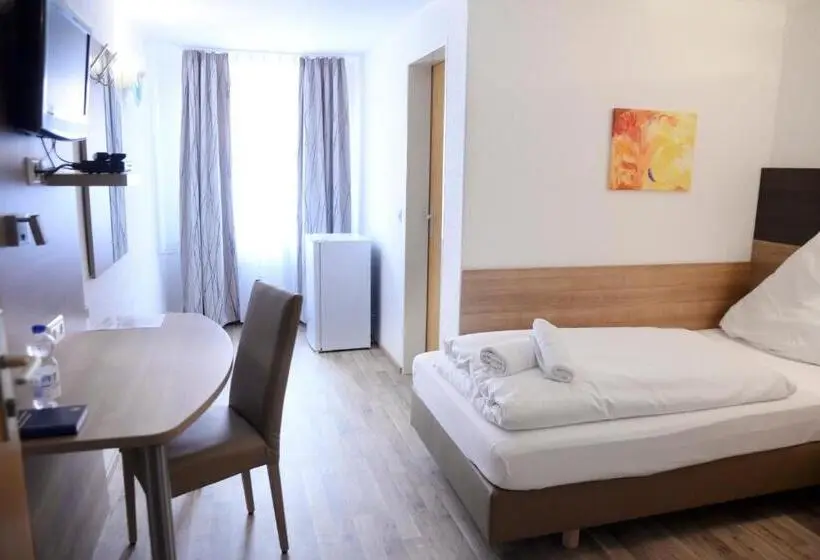 Standard Yhden Hengen Huone, La Stella