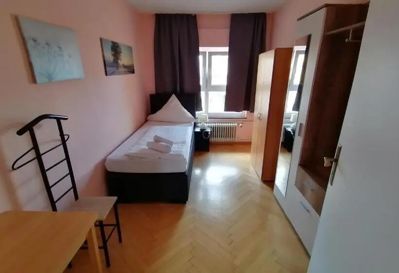Standard Yhden Hengen Huone, La Stella