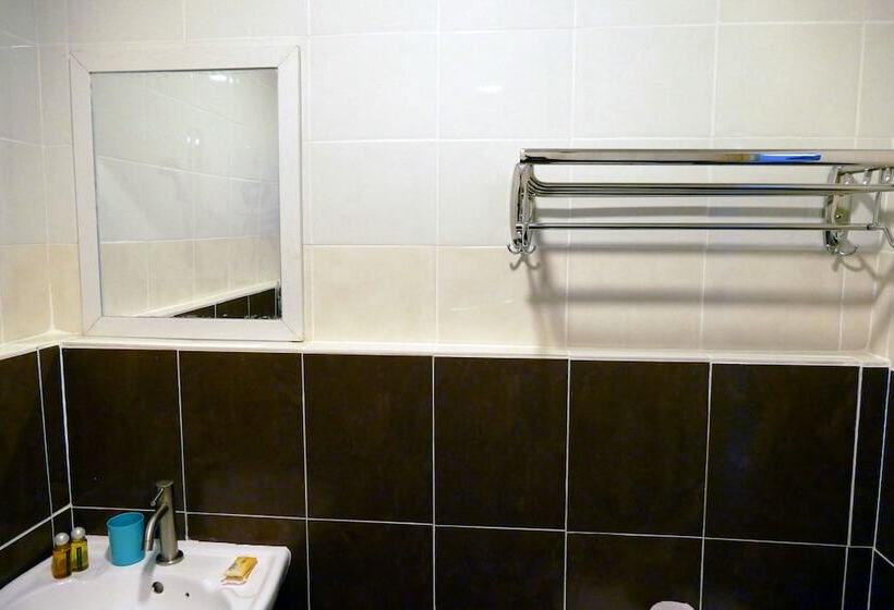 标准三人间, Milvus