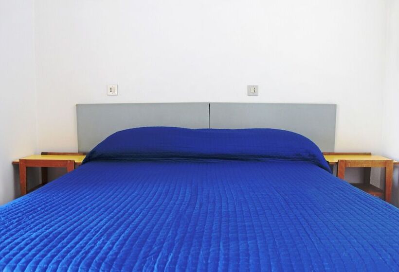 スタンダードルーム, Montefiore