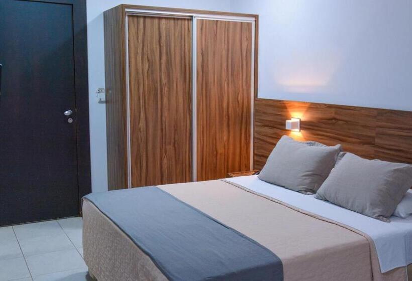 شقة غرفة واحدة, Planaltos Palace