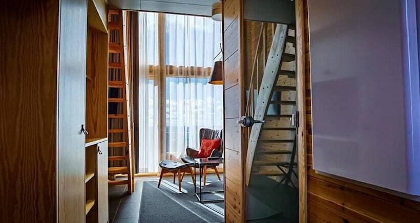 景色の見えるスイートルーム, Star Arctic