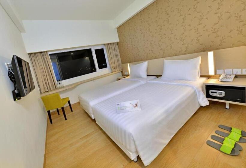 Номер Стандарт, Whiz Prime Hotel Sudirman Cilacap