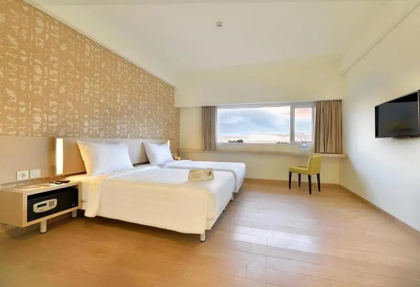 Superiorrum Stadsutsikt, Whiz Prime Hotel Sudirman Cilacap