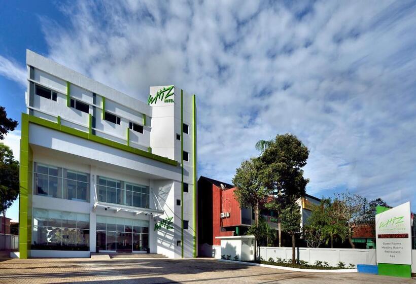 Номер Deluxe Вид на Город, Whiz Prime Hotel Sudirman Cilacap